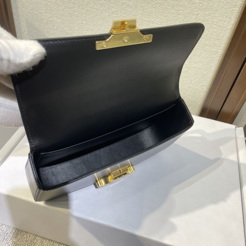Ce1i*e triomphe bags